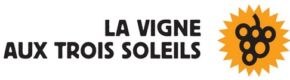 Dans un des plus beaux paysage du monde, s’étendent des vignes à perte de vue qui s’épanouissent sous la lumière de trois soleils. Un brille dans le ciel, tout le monde le sait mais où se trouvent les deux autres? La réponse se cache entre les murets de ce vignoble unique et magique. Puis, à l’ombre d’une chapelle gothique, une grappe de mélodies populaires qui chantent le soleil, la vigne et le travail du vigneron sera égrainée. En collaboration avec Daniel Thomas, organiste. Visuel La vigne aux trois soleils